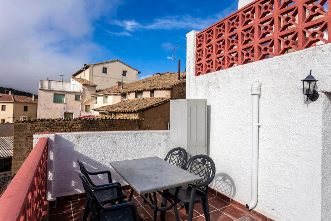 Apartamentos Casa Samper Santa Eulalia de Gállego الغرفة الصورة