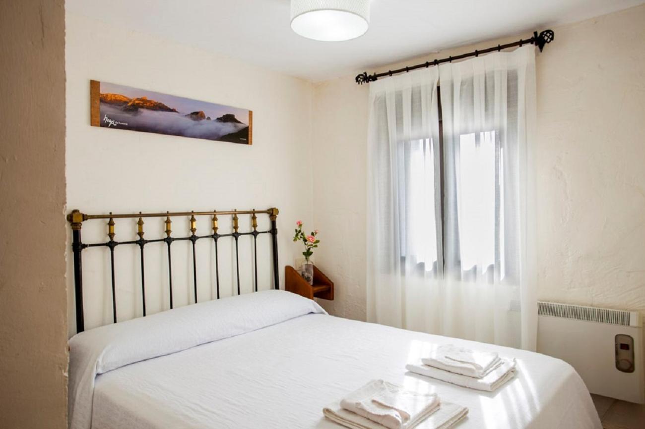 Apartamentos Casa Samper Santa Eulalia de Gállego الغرفة الصورة
