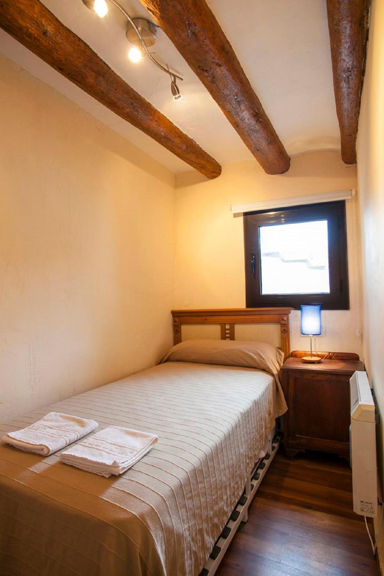 Apartamentos Casa Samper Santa Eulalia de Gállego الغرفة الصورة